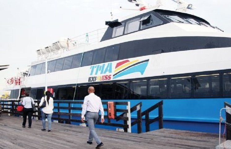 No âmbito do turismo interno viagens de Catamarã para a Ilha do Mussulo já de regresso