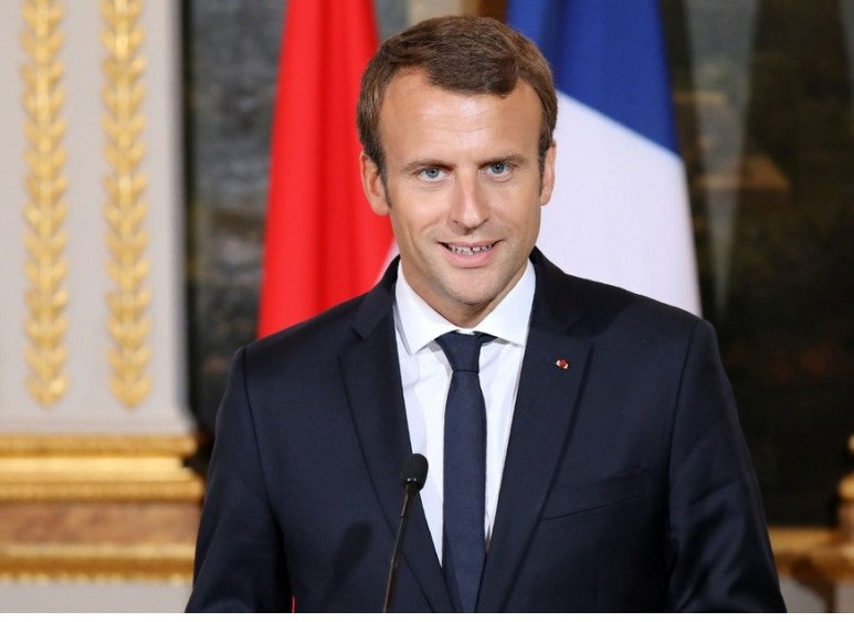 Presidente francês de malas feitas para a Angola