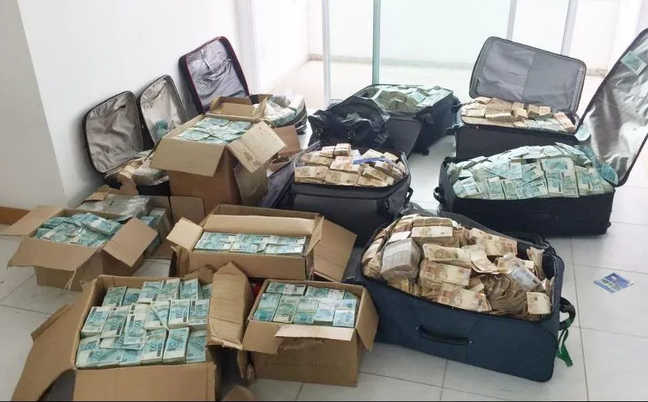 Posto Aduaneiro do Luvo aprendeu mais de 70 milhões  de kwanzas transportados de forma ilegal para a República Democrática do Congo