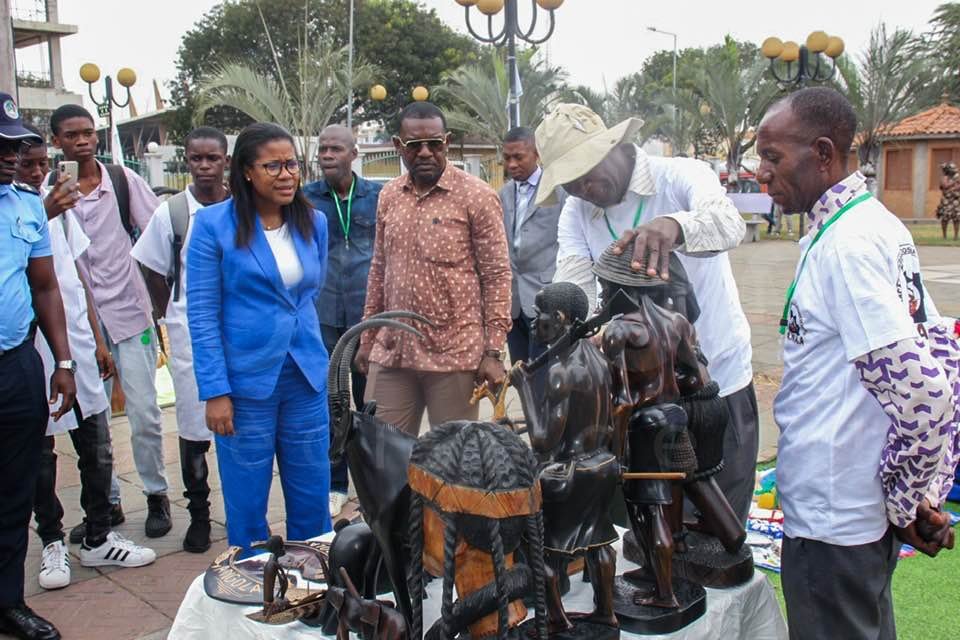 Feira de artesanato de Luanda marcado com visita de diplomatas e alunos