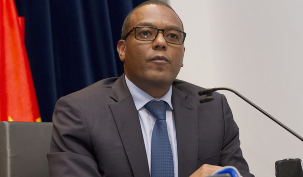 Ministro de Estado: Preço alto do barril de petróleo “já não resolve o nosso problema”