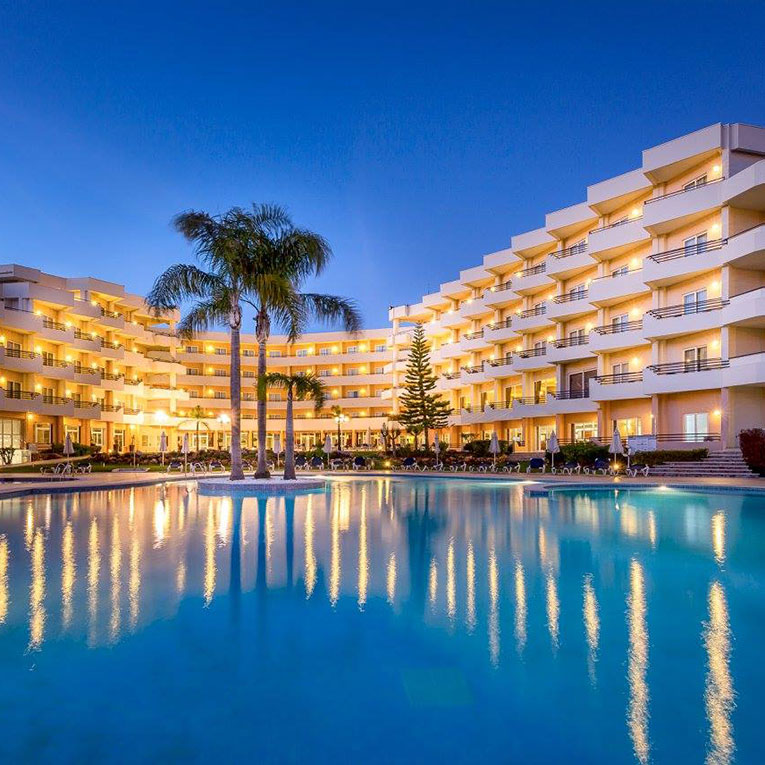 Empresários nacionais e estrangeiros interessados na privatização de 39 unidades hoteleiras