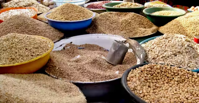 Namibianos entram em Angola para fazer compras mais baratas de grãos